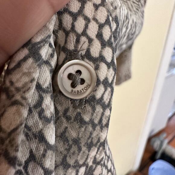 Babaton Aritzia Akira Blouse Size Small Snake Print 71882 - Picture 12 of 12